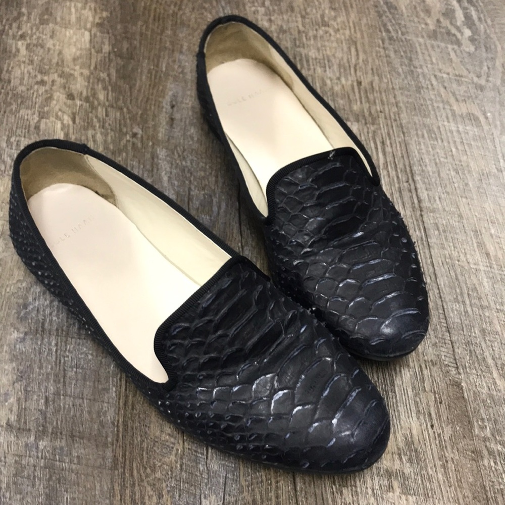 Dark blue leather loafers with mini heel